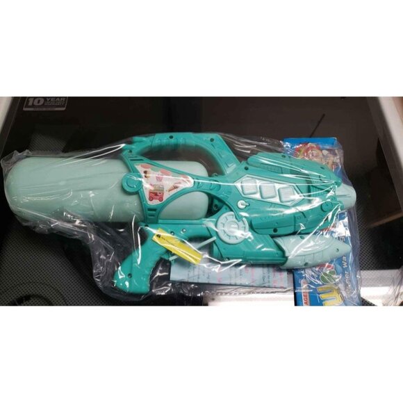 NEW Green Water Shooter Toy – Summer Water Blaster – Pool/Beach Outdoor Fun - Picture 2 of 2
